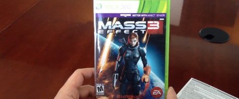 Mass Effect 3 Reversible Cover has Female Shepard