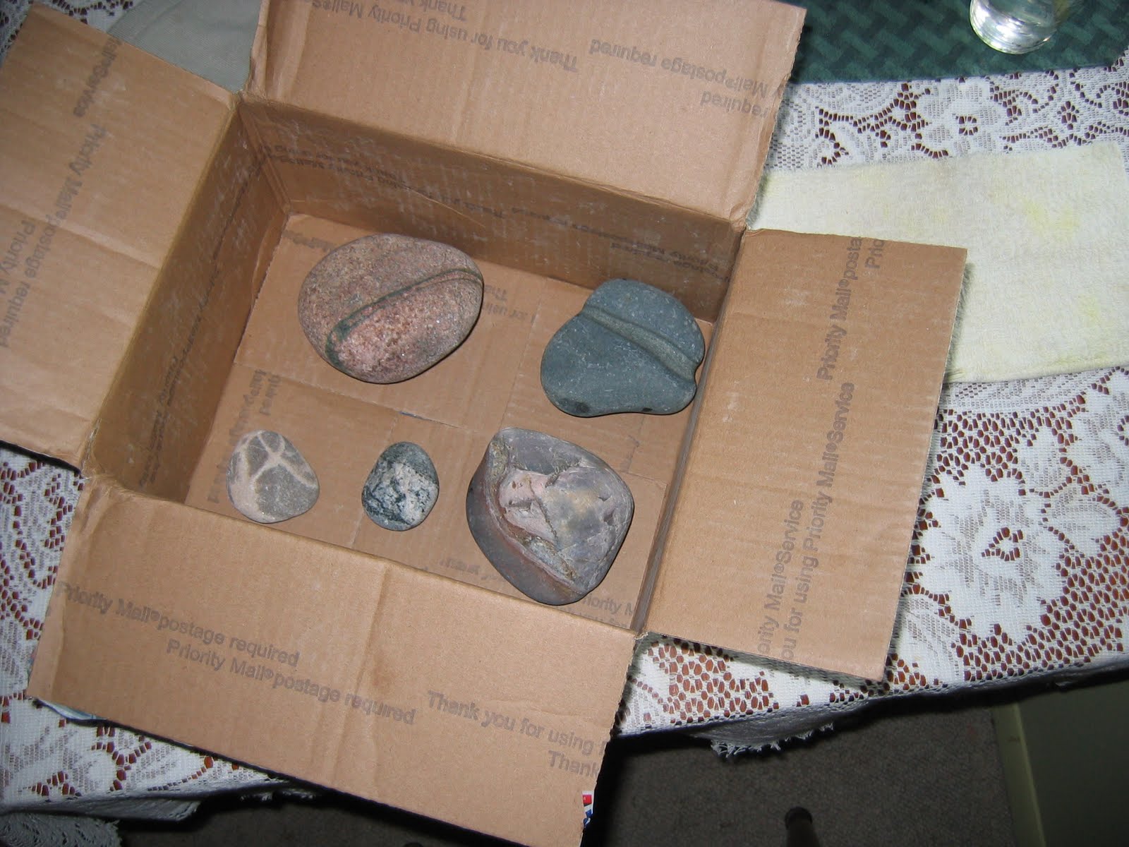 Mom Buys 3DS Console Full Of Rocks For Christmas